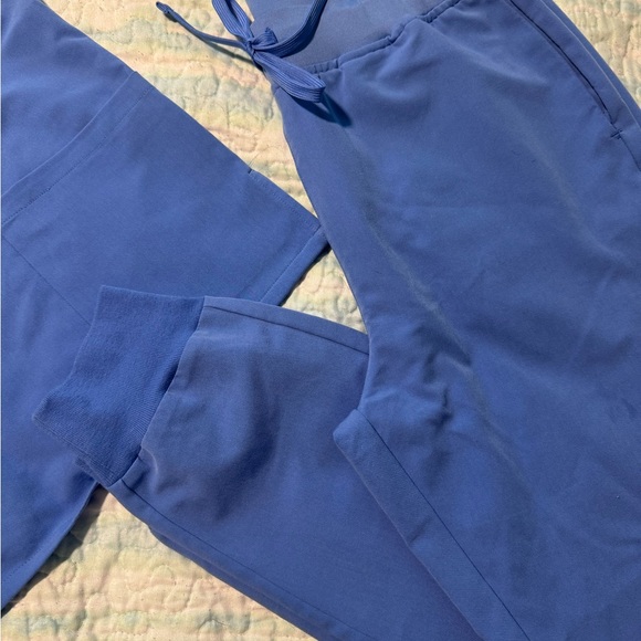 Blue Scrub Top and Bottom Set Size Small - Picture 5 of 9